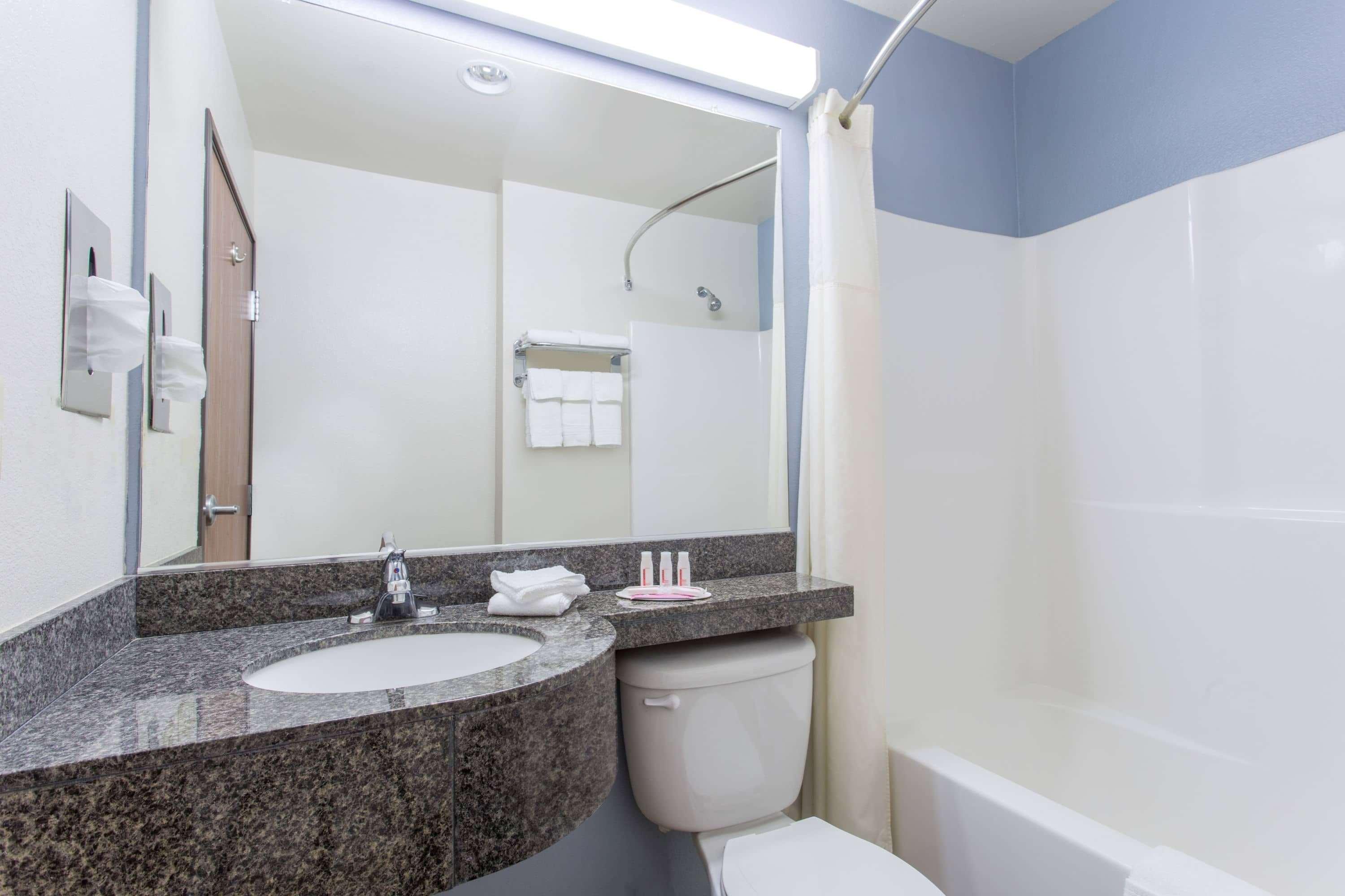 Microtel Inn & Suites By Wyndham Klamath Falls Esterno foto