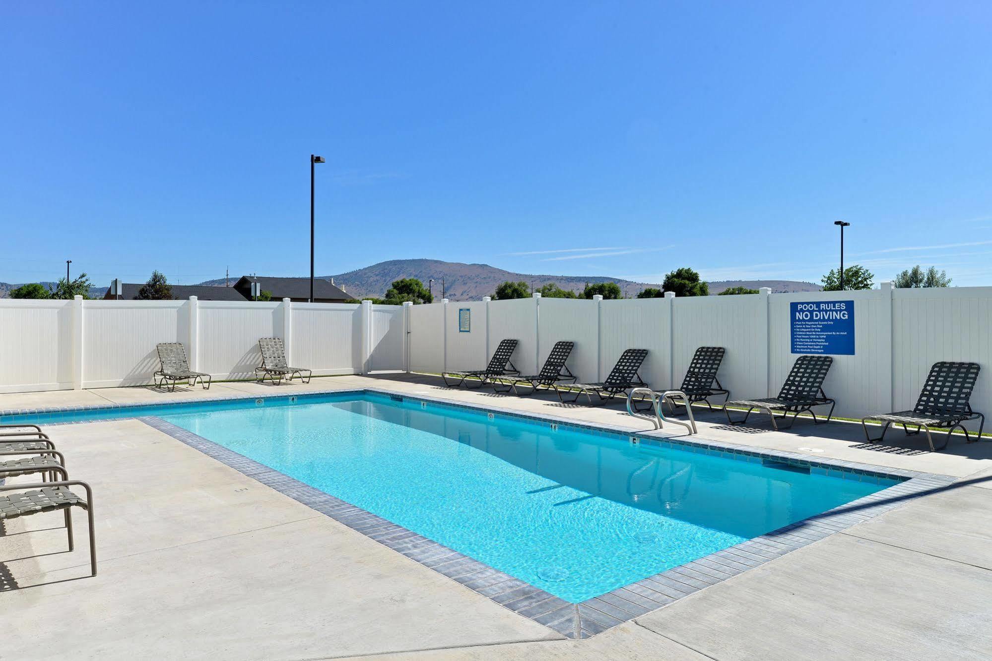 Microtel Inn & Suites By Wyndham Klamath Falls Esterno foto